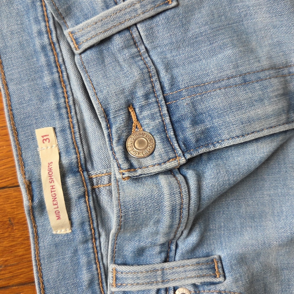 2/$15 Levi's Mid Length Stretchy Jean Shorts (31) - Picture 2 of 6